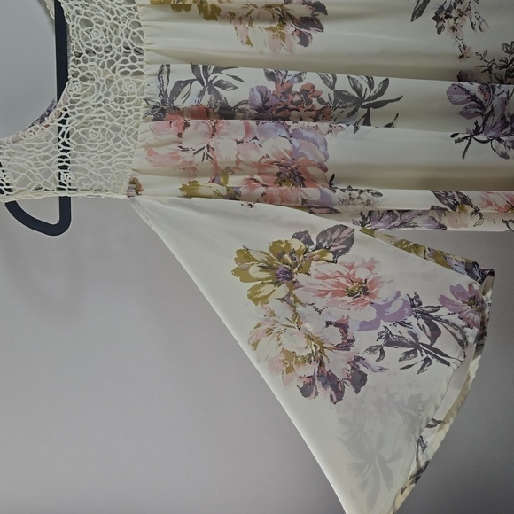 Halo Ivory Floral Dress - Picture 4 of 8